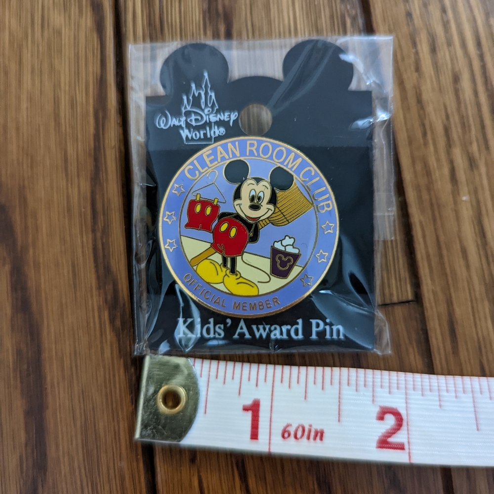 🆕 NWT "Clean Room Club" Disney Kids' Award Pin: Mickey 1.25" metal pin